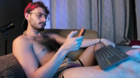 Snapshot of axelg_rose chatting on February 2025 01:52:01 AM online show from February 2025 01:52:01 AM