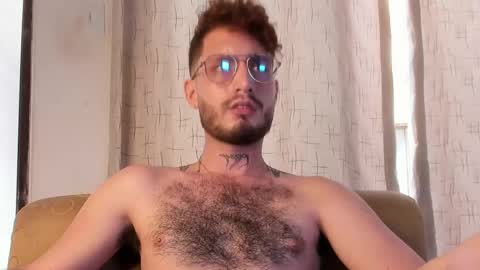 Snapshot of axelg_rose chatting on February 2025 07:36:01 PM online show from February 2025 07:36:01 PM