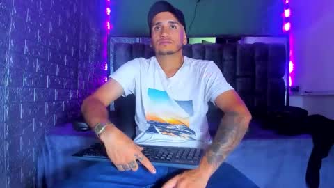 Axell Cross2 online show from October 2025 01:30:02 AM