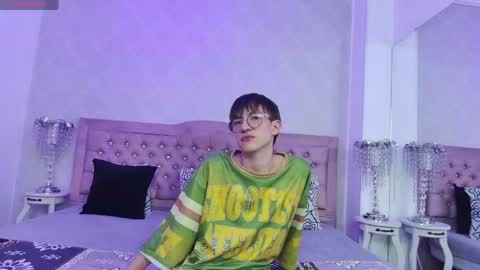 Snapshot of axell_stone chatting on June 2026 07:30:01 PM axell_stone online show from June 2026 07:30:01 PM