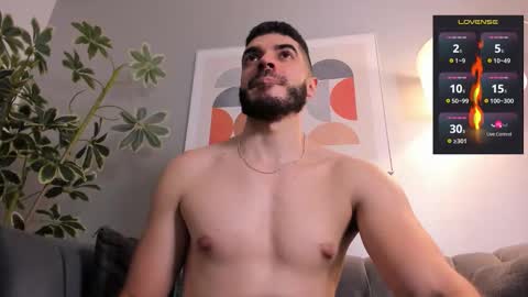 Snapshot of axelthompsom chatting on October 2025 10:59:02 PM Axel Thompsom online show from October 2025 10:59:02 PM