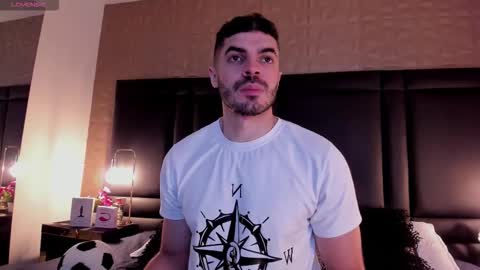 Snapshot of axelthompsom chatting on November 2025 11:33:02 AM Axel Thompsom online show from November 2025 11:33:02 AM