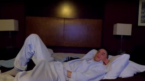 Axl online show from December 2024 12:18:01 AM