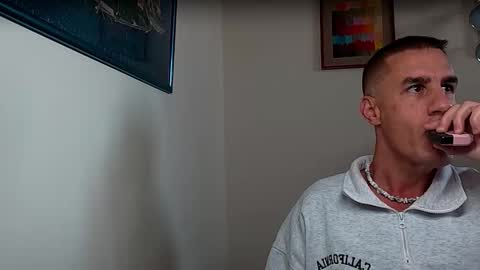 Axl online show from October 2025 05:48:01 AM