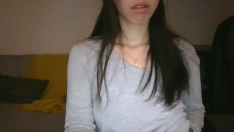 Snapshot of axuepetitt chatting on April 2026 08:48:02 PM axue online show from April 2026 08:48:02 PM