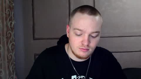 Snapshot of axxxturel chatting on December 2024 07:54:02 AM Ian skinny Slawa online show from December 2024 07:54:02 AM