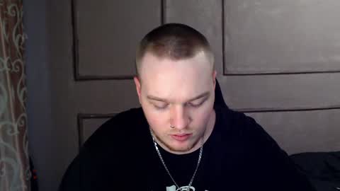 Snapshot of axxxturel chatting on December 2024 11:00:01 AM Ian skinny Slawa online show from December 2024 11:00:01 AM