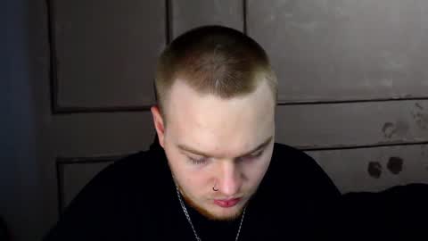 Snapshot of axxxturel chatting on December 2024 10:32:02 AM Ian skinny Slawa online show from December 2024 10:32:02 AM