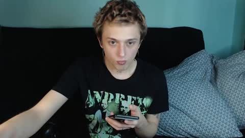 Snapshot of axxxturel chatting on December 2024 12:02:01 PM Ian skinny Slawa online show from December 2024 12:02:01 PM