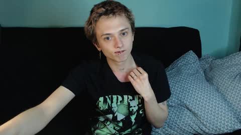 Snapshot of axxxturel chatting on December 2024 03:05:01 PM Ian skinny Slawa online show from December 2024 03:05:01 PM