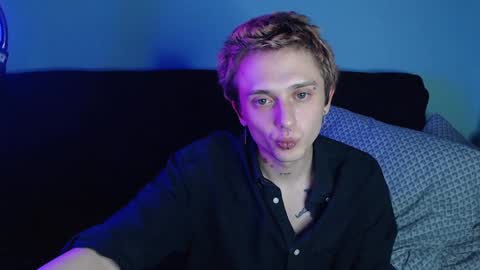 Snapshot of axxxturel chatting on December 2024 11:36:02 PM Ian skinny Slawa online show from December 2024 11:36:02 PM