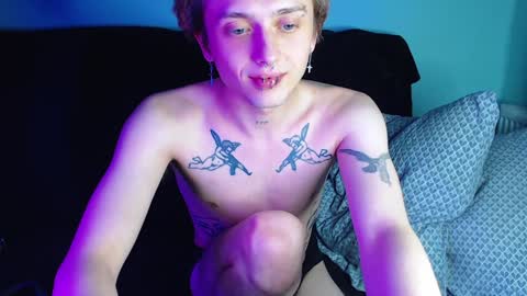 Snapshot of axxxturel chatting on December 2024 10:36:02 PM Ian skinny Slawa online show from December 2024 10:36:02 PM