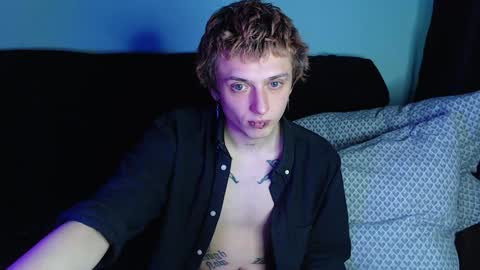 Snapshot of axxxturel chatting on December 2024 07:14:01 PM Ian skinny Slawa online show from December 2024 07:14:01 PM