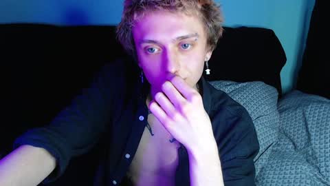 Snapshot of axxxturel chatting on December 2024 07:22:01 AM Ian skinny Slawa online show from December 2024 07:22:01 AM