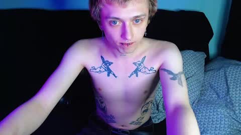 Snapshot of axxxturel chatting on December 2024 10:25:02 AM Ian skinny Slawa online show from December 2024 10:25:02 AM