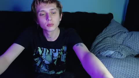 Snapshot of axxxturel chatting on December 2024 11:06:02 PM Ian skinny Slawa online show from December 2024 11:06:02 PM