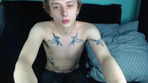 Snapshot of axxxturel chatting on December 2024 09:28:02 PM Ian skinny Slawa online show from December 2024 09:28:02 PM