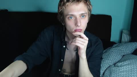 Snapshot of axxxturel chatting on January 2025 03:58:02 AM Ian skinny Slawa online show from January 2025 03:58:02 AM