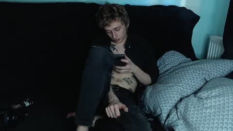 Snapshot of axxxturel chatting on January 2025 07:01:02 AM Ian skinny Slawa online show from January 2025 07:01:02 AM