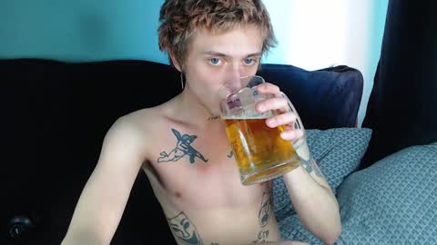 Snapshot of axxxturel chatting on January 2025 08:54:01 AM Ian skinny Slawa online show from January 2025 08:54:01 AM