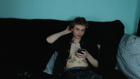 Snapshot of axxxturel chatting on January 2025 07:43:01 PM Ian skinny Slawa online show from January 2025 07:43:01 PM