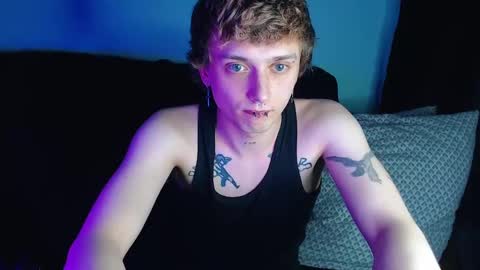 Snapshot of axxxturel chatting on February 2025 11:43:02 PM Ian skinny Slawa online show from February 2025 11:43:02 PM