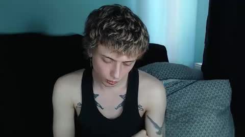 Snapshot of axxxturel chatting on February 2025 10:47:02 AM Ian skinny Slawa online show from February 2025 10:47:02 AM