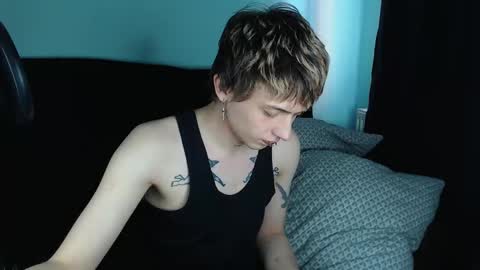 Snapshot of axxxturel chatting on February 2025 09:43:02 AM Ian skinny Slawa online show from February 2025 09:43:02 AM