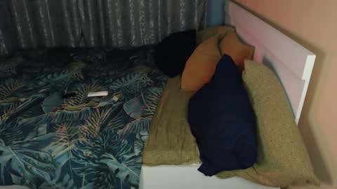Snapshot of axxxturel chatting on September 2025 04:50:02 PM Ian skinny Slawa online show from September 2025 04:50:02 PM