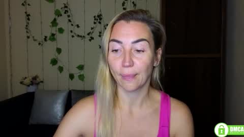 Snapshot of ay_kiss_jully chatting on November 2025 06:21:01 PM Jully online show from November 2025 06:21:01 PM