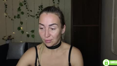 Snapshot of ay_kiss_jully chatting on November 2025 06:31:01 PM Jully online show from November 2025 06:31:01 PM