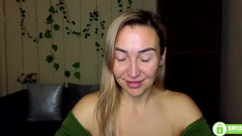 Jully online show from December 2025 06:36:02 PM