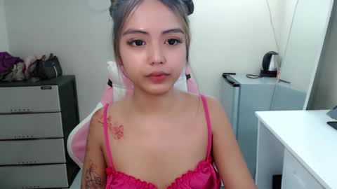 ayalvrs18 online show from October 2025 02:57:01 PM