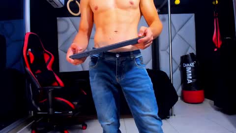 Ayden Miller online show from February 2025 09:37:01 PM