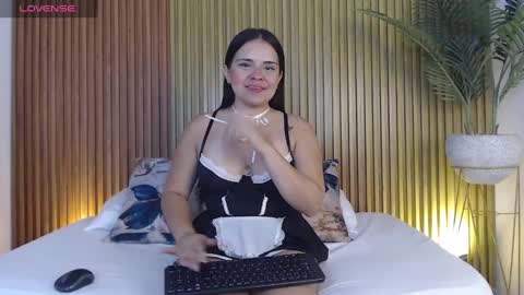 Alyda Jaramillo online show from January 2025 08:00:01 PM