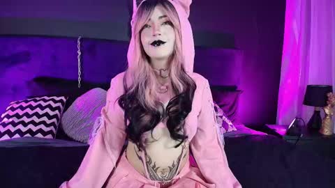 Aylen online show from September 2025 08:01:02 PM