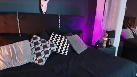 Aylen online show from October 2025 08:09:02 PM