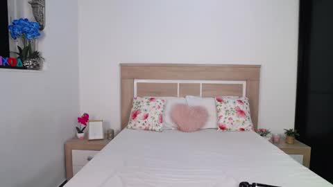 Aylin Ross online show from November 2025 08:32:01 PM