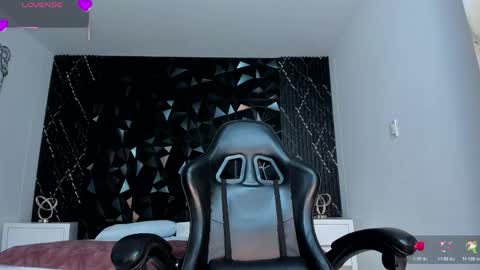 aylinlove_ online show from June 2026 02:33:01 PM