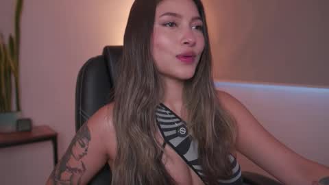 Ayra L online show from February 2026 09:47:02 PM