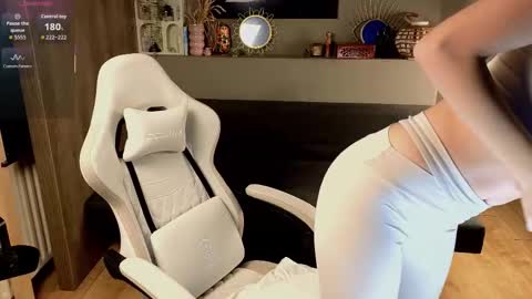 Ayreen Moore online show from September 2025 07:16:01 PM