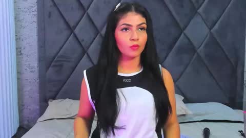 Ayshel  online show from October 2025 11:53:02 AM