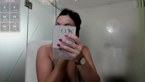 Ayumi online show from November 2025 05:18:02 AM