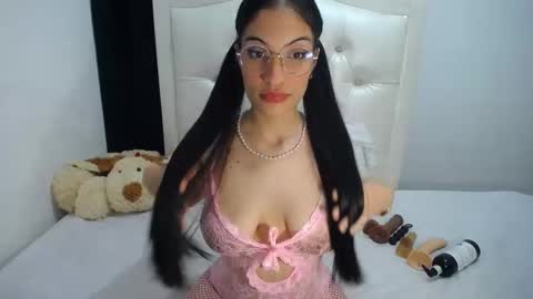 Snapshot of azahara_smith chatting on September 2025 04:46:02 AM Smith online show from September 2025 04:46:02 AM