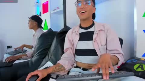 Aziel online show from April 2026 04:19:01 AM