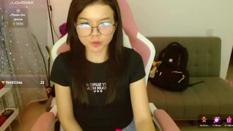 Snapshot of azu_chan chatting on May 2026 11:57:01 PM Azu online show from May 2026 11:57:01 PM