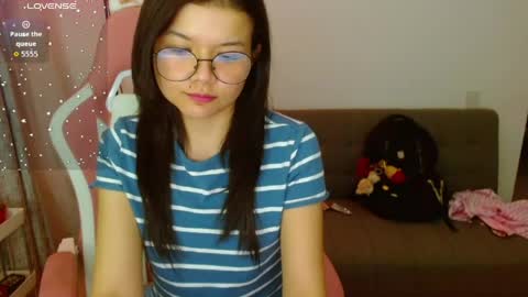 Snapshot of azu_chan chatting on May 2026 11:54:02 PM Azu online show from May 2026 11:54:02 PM
