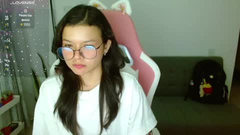 Snapshot of azu_chan chatting on June 2026 11:21:01 PM Azu online show from June 2026 11:21:01 PM