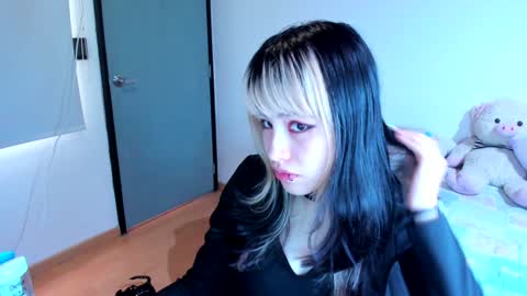 Azu Moure online show from December 2024 08:38:01 PM