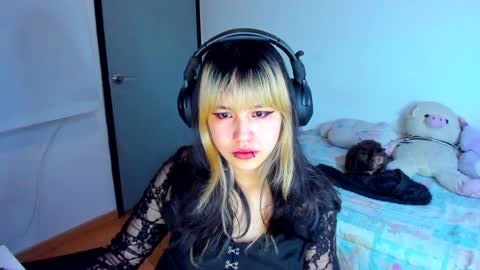 Azu Moure online show from January 2025 08:52:01 AM